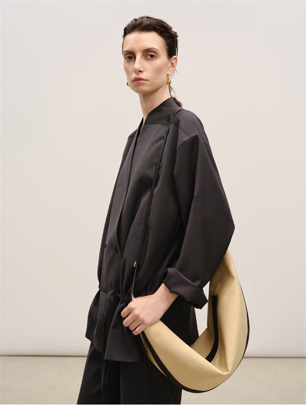 夹克西服:LESS 的返工哲学,解锁职场新优雅