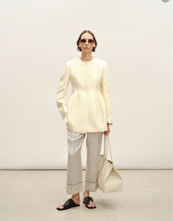 夹克西服:LESS 的返工哲学,解锁职场新优雅