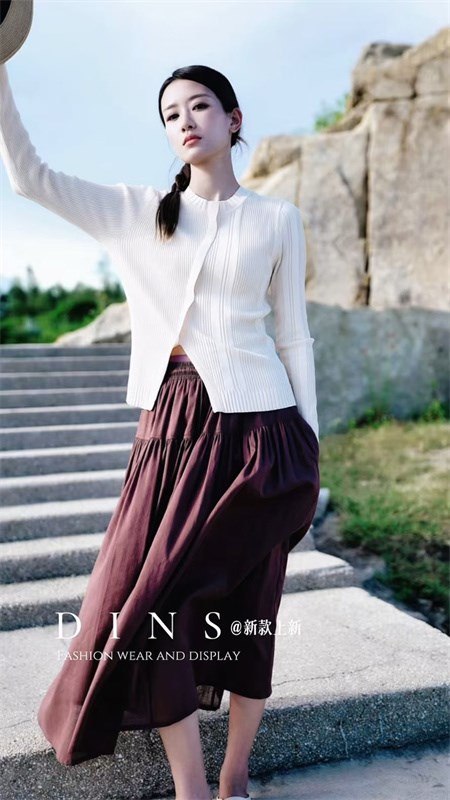 Dins底色女装 | 都市女性的诗意衣橱，以原创设计诠释新优雅主义