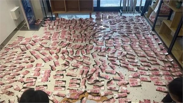 30万现金烧成黑炭，央行开绿色通道上门鉴定，新规保障兑换权益