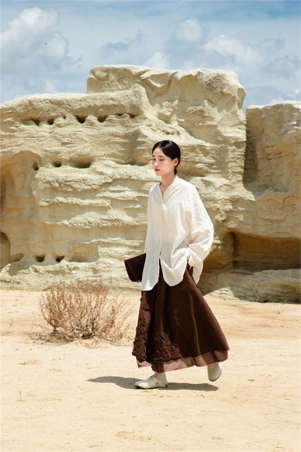 简与媄女装:邂逅文艺休闲,开启自在生活美学