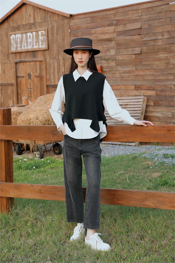 荣子女装新品：穿越时光的复古绮梦，极简港风的显瘦密码