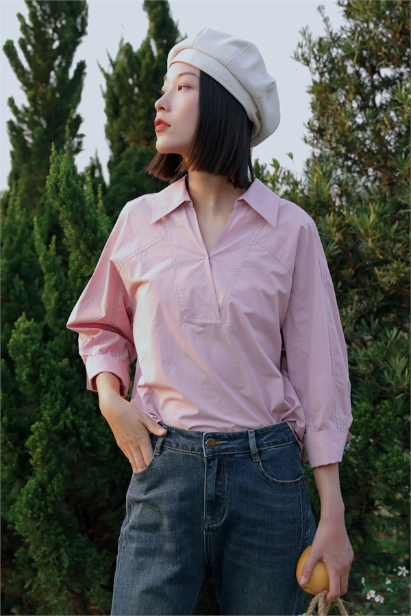 荣子女装新品：穿越时光的复古绮梦，极简港风的显瘦密码