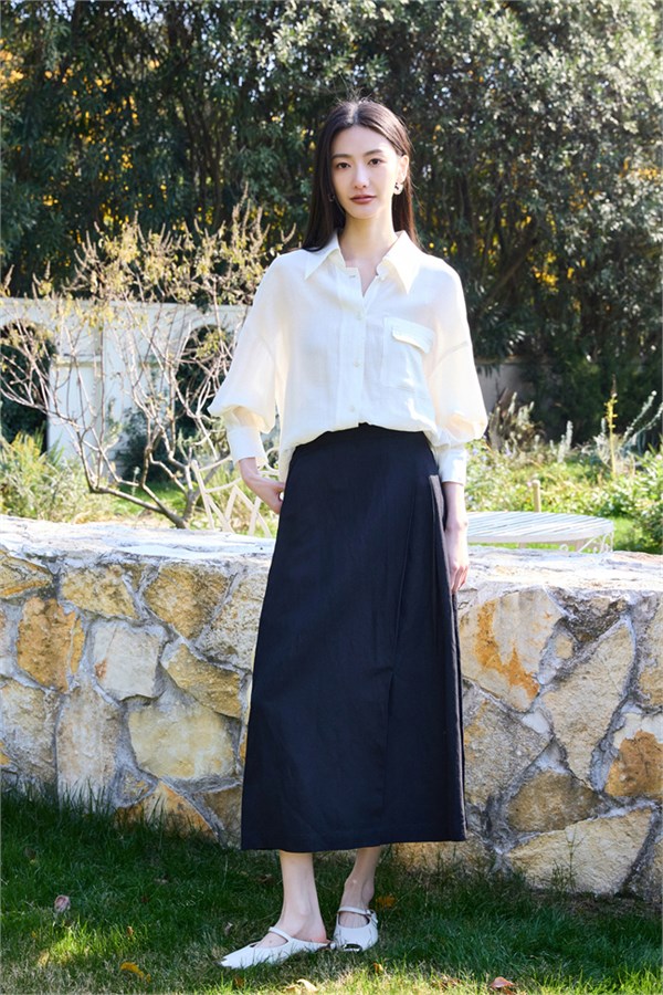 婕依妮春日之约：连衣裙摇曳花影，衬衫轻诉柔情