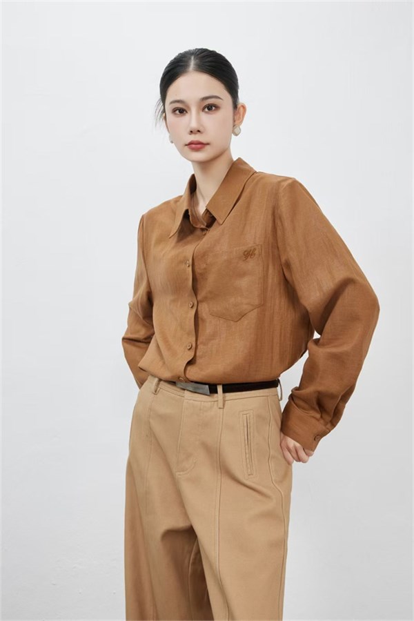 爱依莲新品衬衫:引领春日风尚,定义时尚新高度