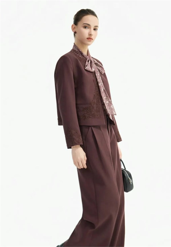 ZHIYI芝仪26春心动序章:复古摩登里,聆听春风与衣袂的私语