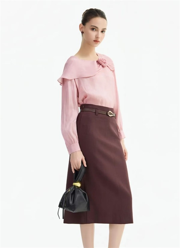 ZHIYI芝仪26春心动序章:复古摩登里,聆听春风与衣袂的私语