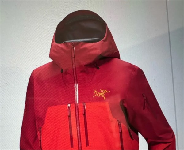 始祖鳥馬年限定沖鋒衣：從Alpha SV到Rush Jacket，一場關(guān)于傳承與創(chuàng)新的博弈