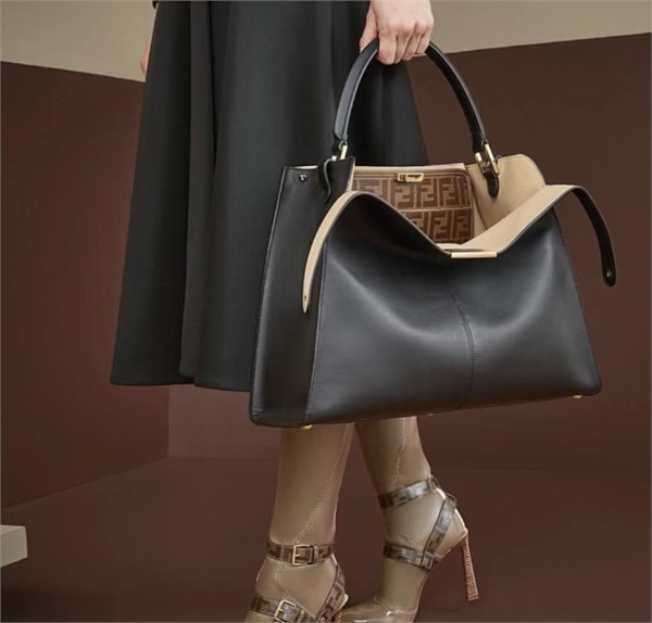 FENDI芬迪:当罗马的重量,压碎浮华的幻觉