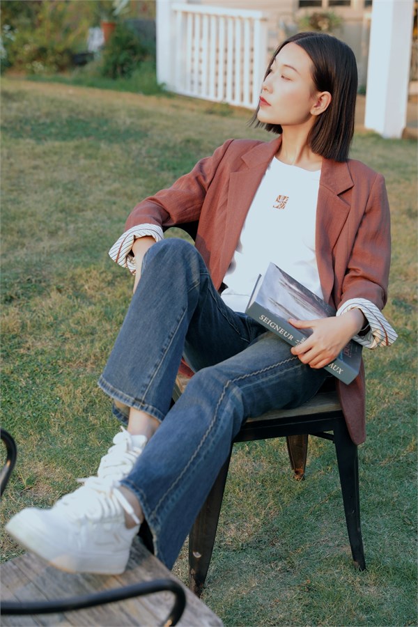 荣子女装 西装新玩法：打破刻板，解锁「休闲通勤」的松弛美学