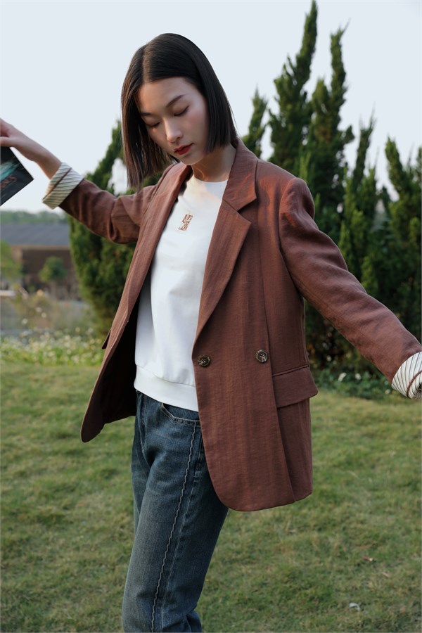 荣子女装 西装新玩法：打破刻板，解锁「休闲通勤」的松弛美学