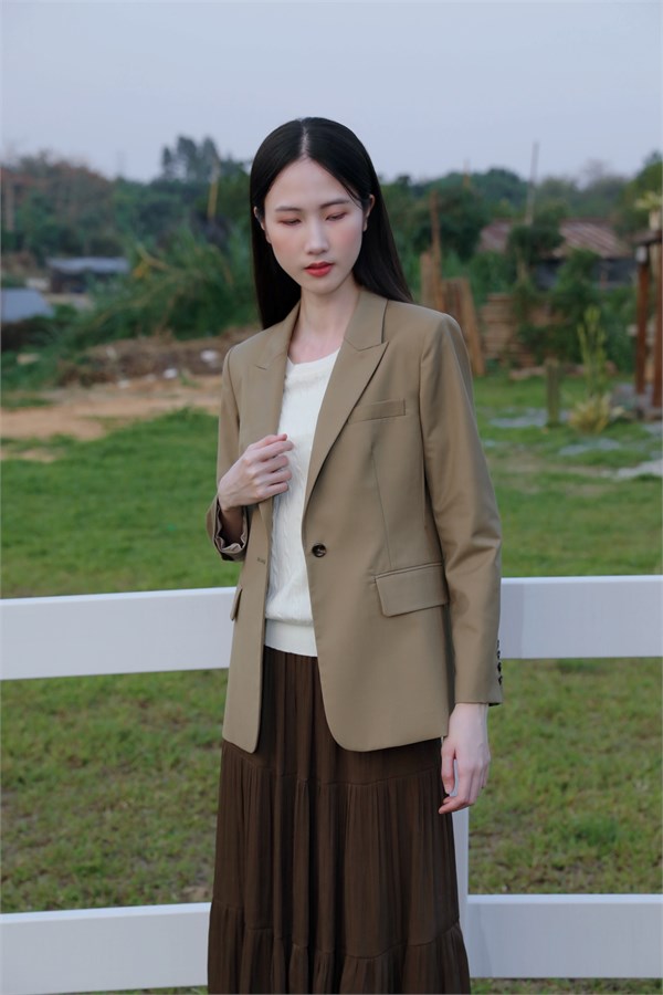荣子女装 西装新玩法：打破刻板，解锁「休闲通勤」的松弛美学