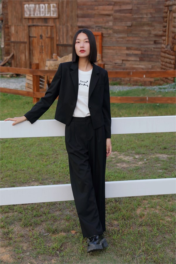 荣子女装 西装新玩法：打破刻板，解锁「休闲通勤」的松弛美学