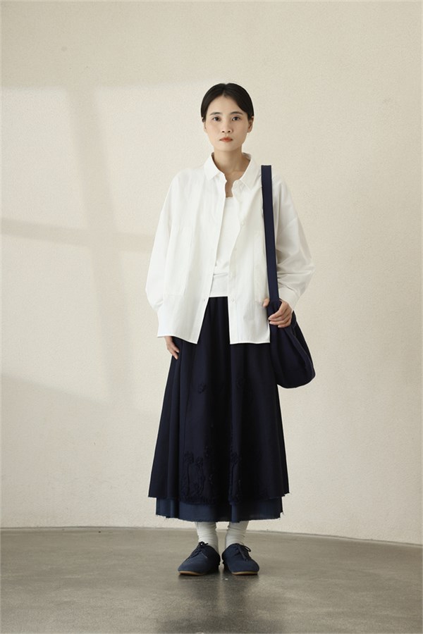 简与媄女装:解锁休闲穿搭密码,T恤衬衫演绎自在风尚