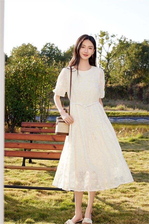 婕依妮女装法式浪漫，春日优雅密码