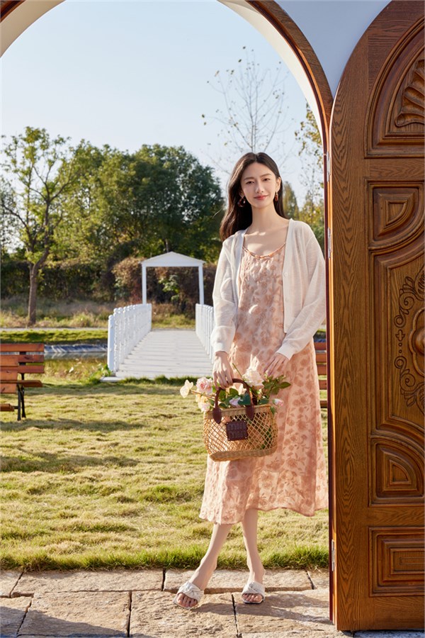 婕依妮女装法式浪漫，春日优雅密码