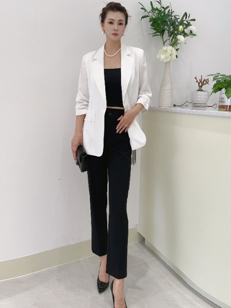 芮色2025秋冬新品系列：简约利落，重塑都市职场美学