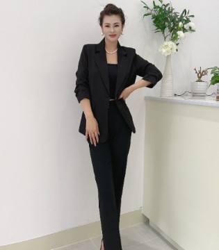 芮色2025秋冬新品系列：简约利落，重塑都市职场美学