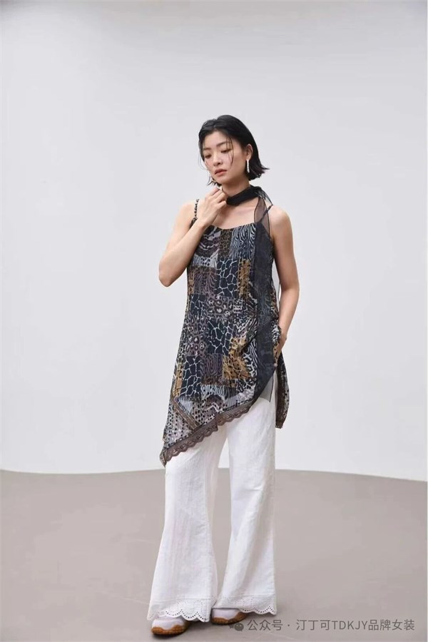 早春氛围感法式优雅穿搭,气质慵懒随性兼得