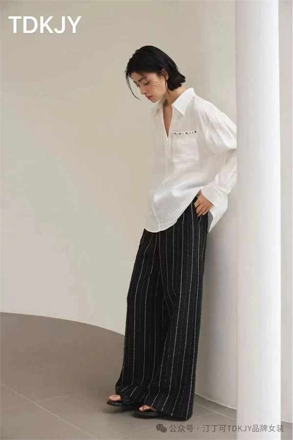 早春氛围感法式优雅穿搭,气质慵懒随性兼得