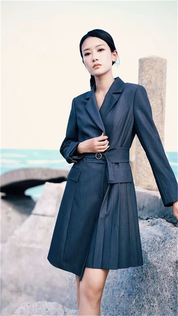 底色(Dins) 2026春季职场新章｜以衣为笔，勾勒女性的力量与柔美