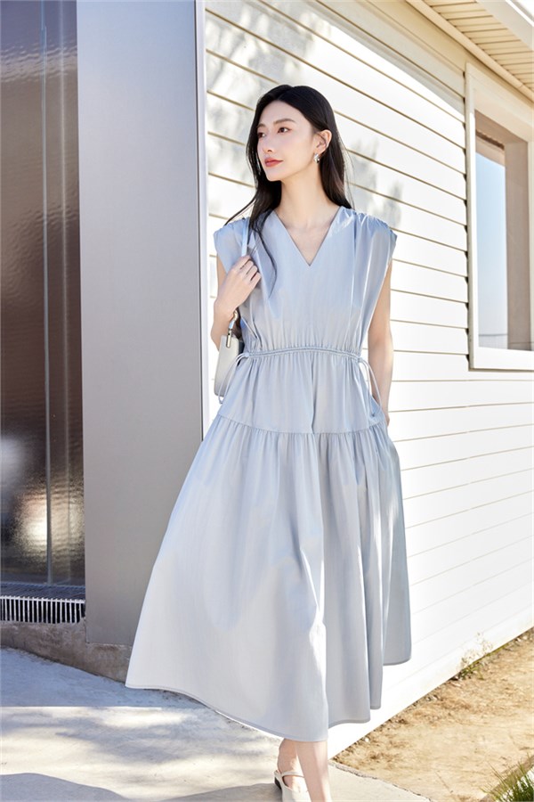 婕依妮裙子：邂逅优雅浪漫，邂逅简约通勤里的自然舒适