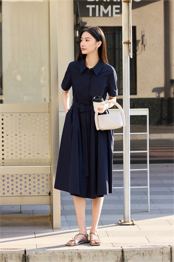 婕依妮裙子：邂逅优雅浪漫，邂逅简约通勤里的自然舒适