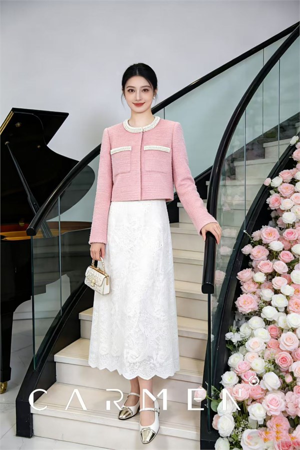 卡蔓(CARMEN) 2026春季女装｜以粉调织就春日浪漫，定义高级感新风尚