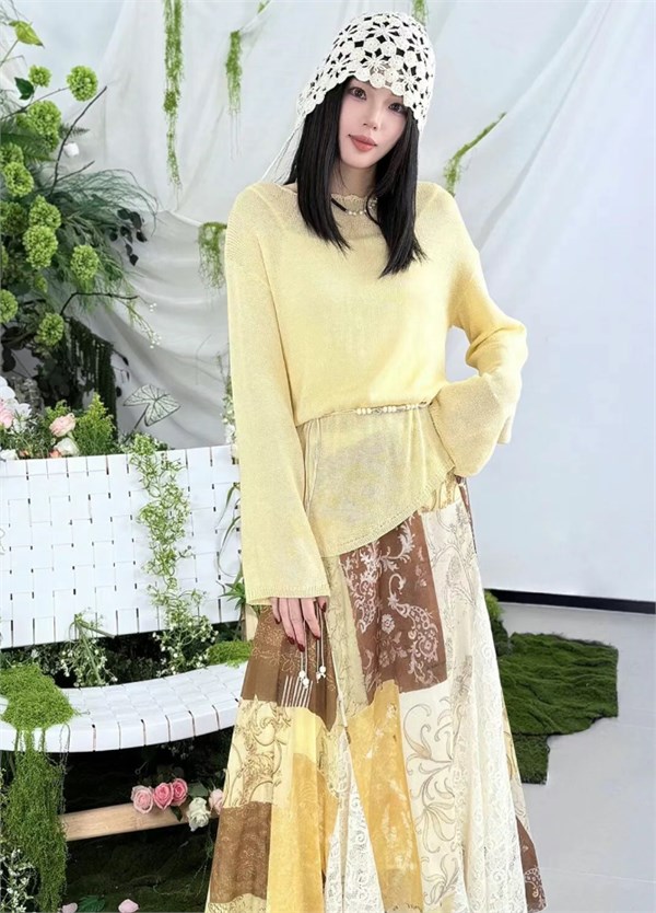 VIVIS春日衣橱｜在蕾丝与条纹间，捕捉生命的褶皱