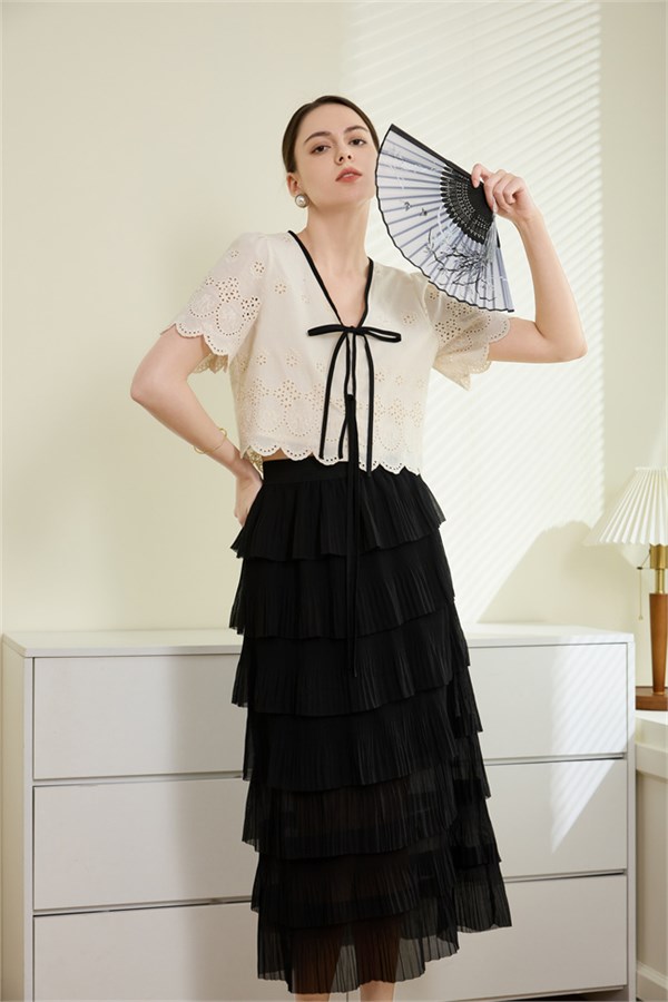 艾丽哲(Ailizhe) 2026春夏｜以裙装为笔，绘就职场与生活的双重优雅诗篇