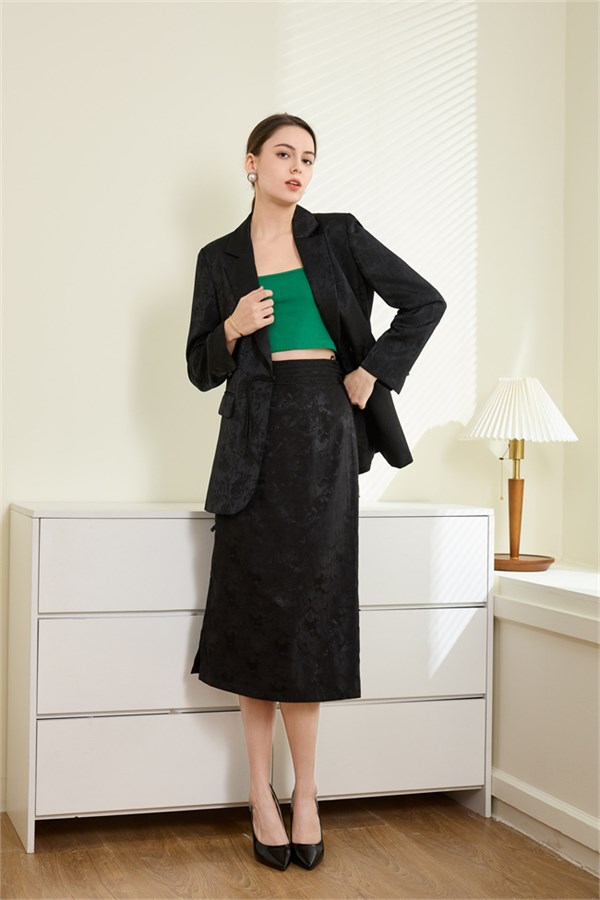 艾丽哲(Ailizhe) 2026春夏｜以裙装为笔，绘就职场与生活的双重优雅诗篇