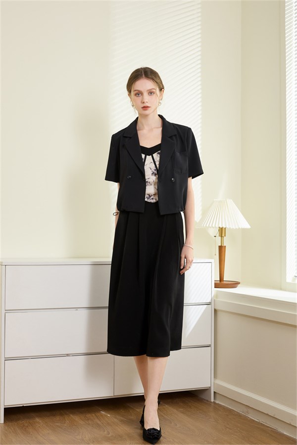 艾丽哲(Ailizhe) 2026春夏｜以裙装为笔，绘就职场与生活的双重优雅诗篇