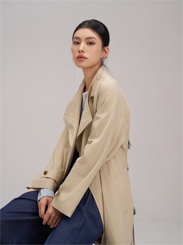 从晨间咖啡到落日余晖：Helen Moda风衣衬衫，穿出法式24小时优雅