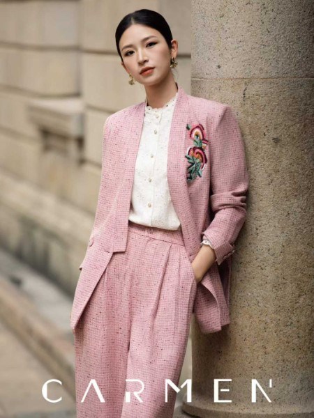 卡蔓CARMEN早春幻梦：小香风套裙邂逅绣花西装，镌刻高级优雅诗篇