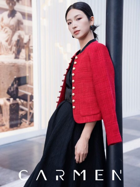 卡蔓CARMEN早春幻梦：小香风套裙邂逅绣花西装，镌刻高级优雅诗篇