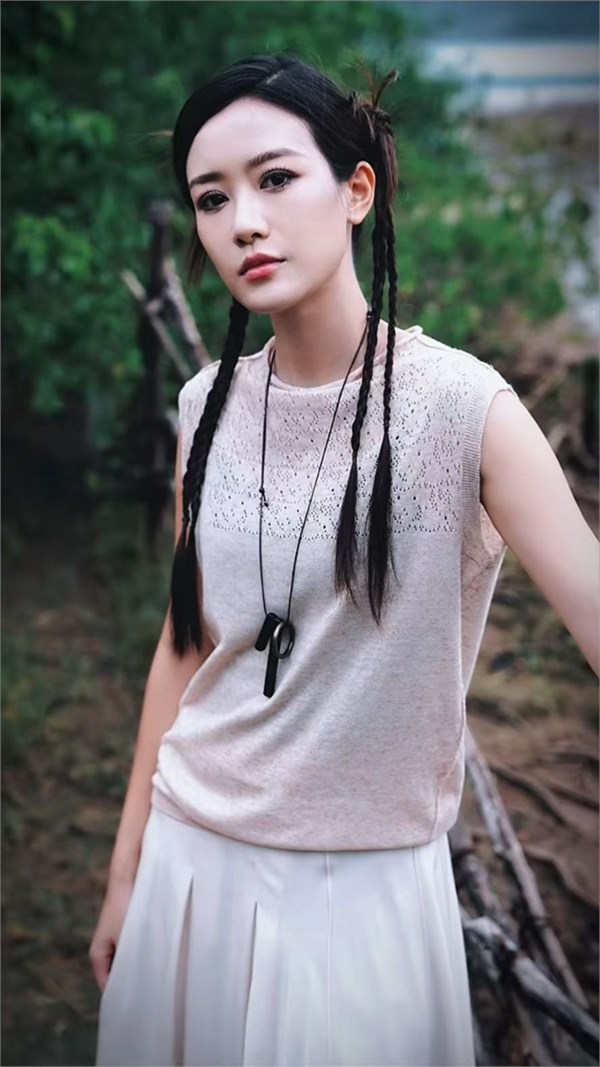 底色(Dins)早春新章｜以色彩重构职场美学，解锁春日高级感穿搭