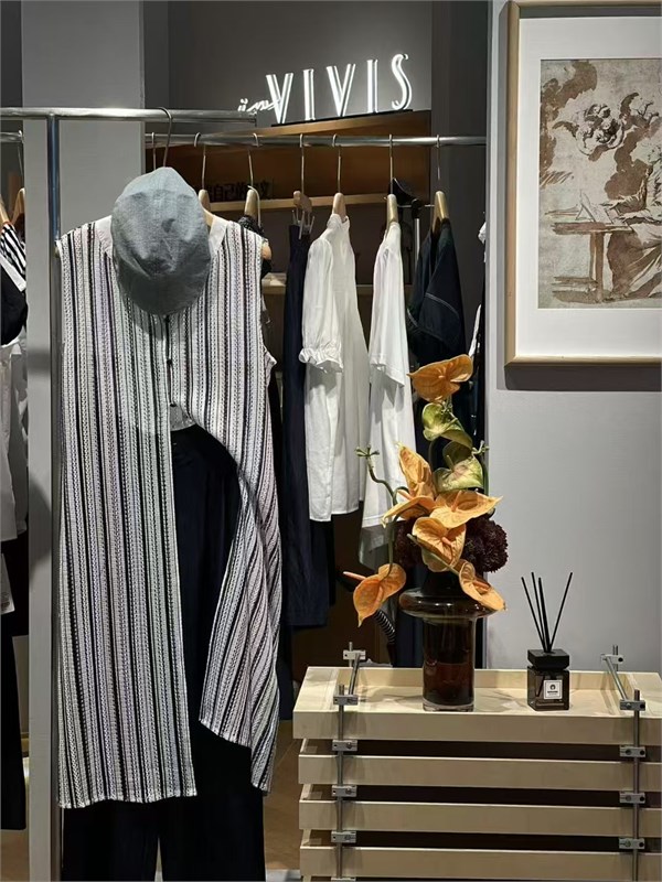 薇薇希VIVIS｜以衣为媒，唤醒现代女性的自由美学灵魂