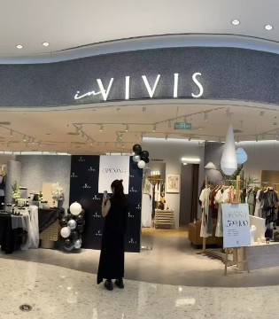 薇薇希VIVIS｜以衣为媒，唤醒现代女性的自由美学灵魂