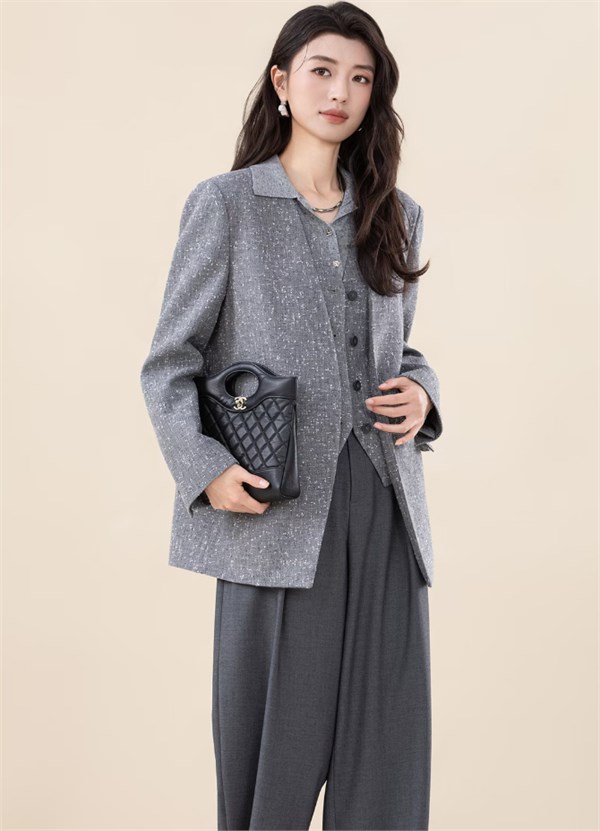 诗梦女装 SHIMENG｜灰韵漫染，静遇春深——以柔克刚的通勤美学