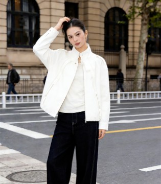 卡蔓女装：米白飞行夹克，解锁春日自由新风尚