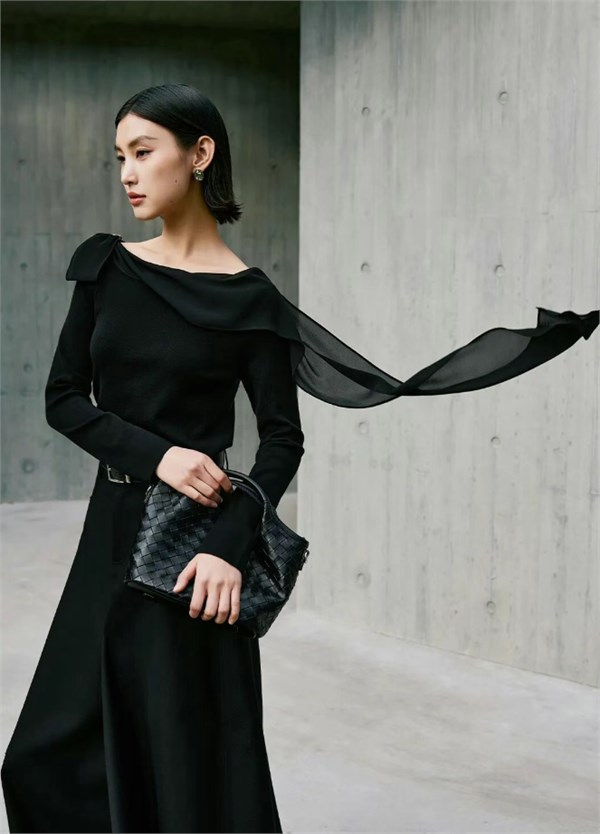 JIARENYUAN：将春日裁成诗行，镌刻女性优雅风姿