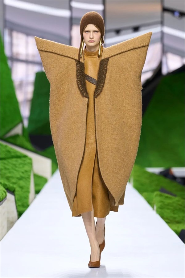 路易威登：挣脱算法枷锁，奔赴“超凡自然”之境