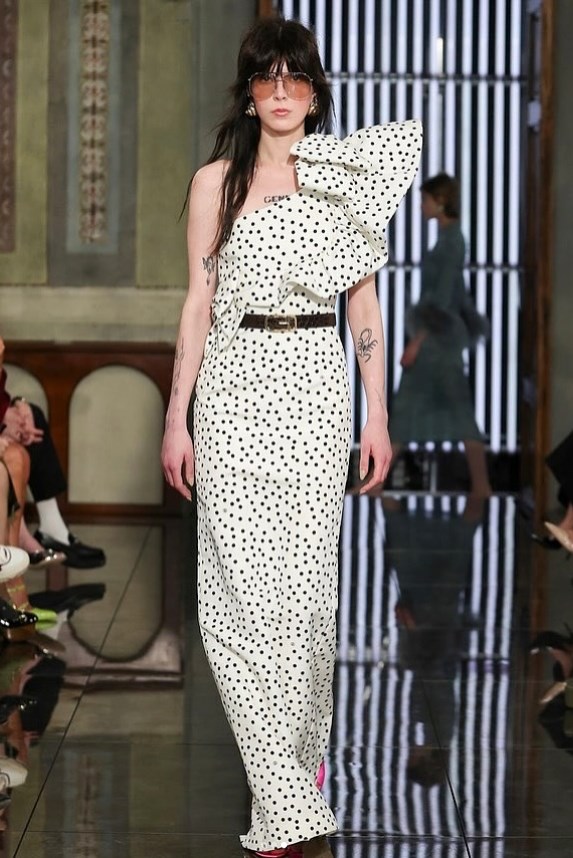 春日波点狂想曲：解锁复古时髦新密码