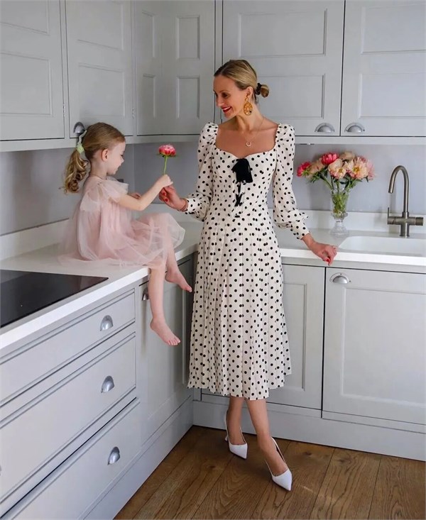 春日波点狂想曲：解锁复古时髦新密码