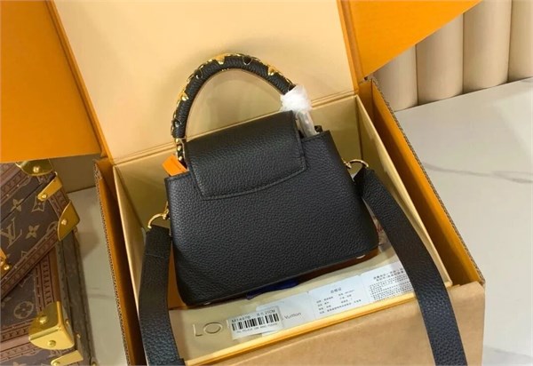 LV黑金小包：解锁穿搭高级感的密钥