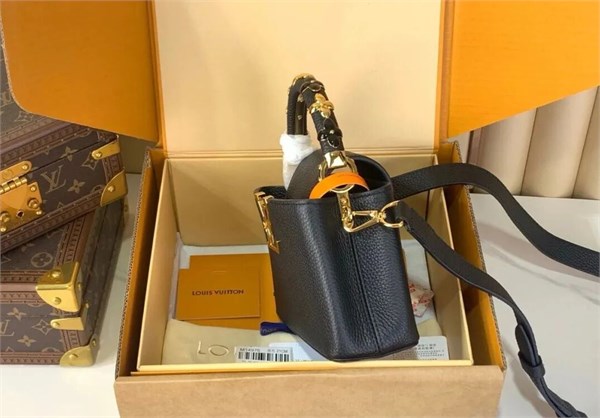 LV黑金小包：解锁穿搭高级感的密钥