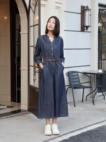 荣子女装2026春装：邂逅通勤与休闲的浪漫诗篇