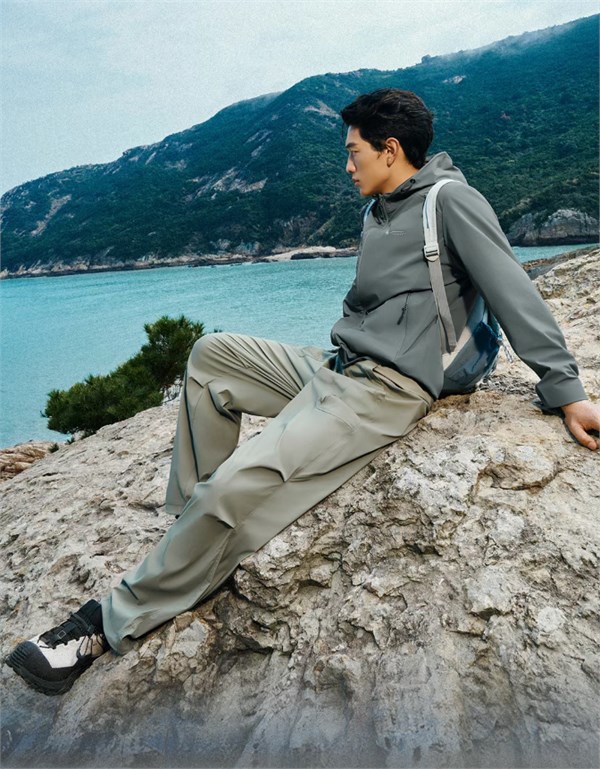 海澜之家远行茄克系列：科技赋能户外与日常，打造高性价比多功能穿搭方案