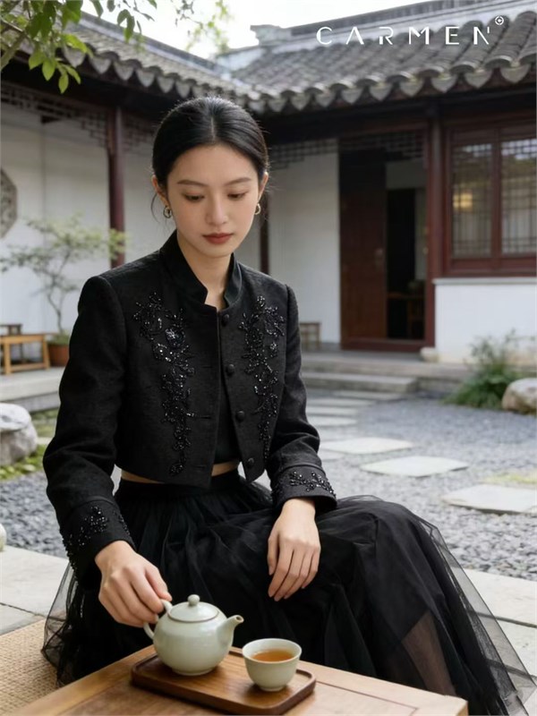 𝐂𝐀𝐑𝐌𝐄𝐍卡蔓：轻中式与通勤雅致，演绎多元职场时尚美学