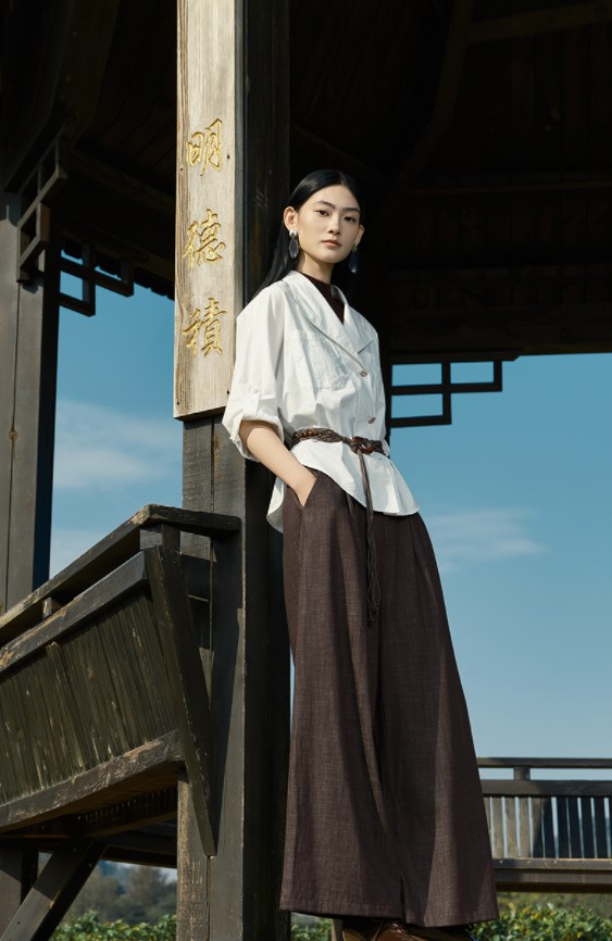 VIEAING薇迎2026“春山新绿”，轻盈高级穿搭